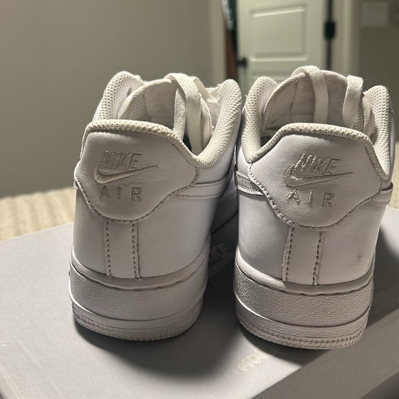 Women’s Airforce 1 07’ size 8 - Picture 4 of 8